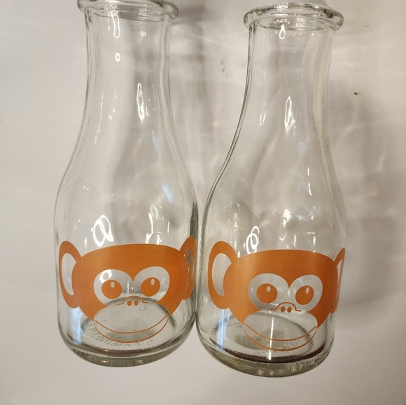 Accoutrements Monkey FaceMini Milk Bottle Drinking Glasses. 2 included - Picture 8 of 8